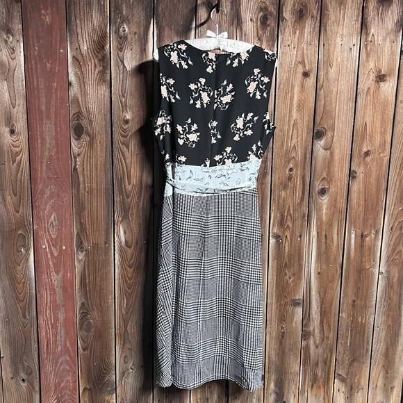 Calvin Klein Satin Mixed Floral Patterns Sleeveless V-Neck Belted Dress Sz 10 - Picture 10 of 13